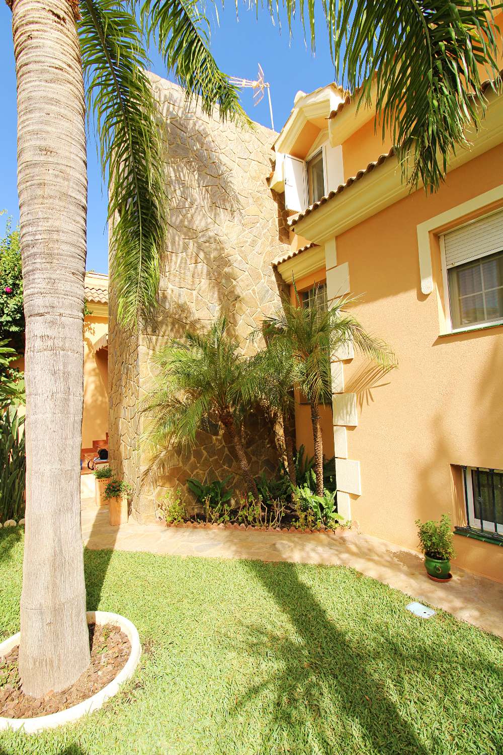 VILLA EN FUENSANGUÍNEA, ALHAURÍN DE LA TORRE
