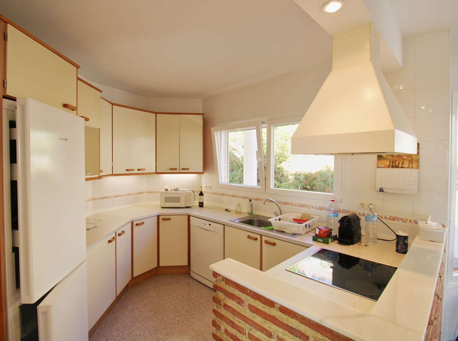 VILLA EN UNA SOLA PLANTA CON PISCINA PRIVADA Y VISTAS AL MAR EN MIJAS