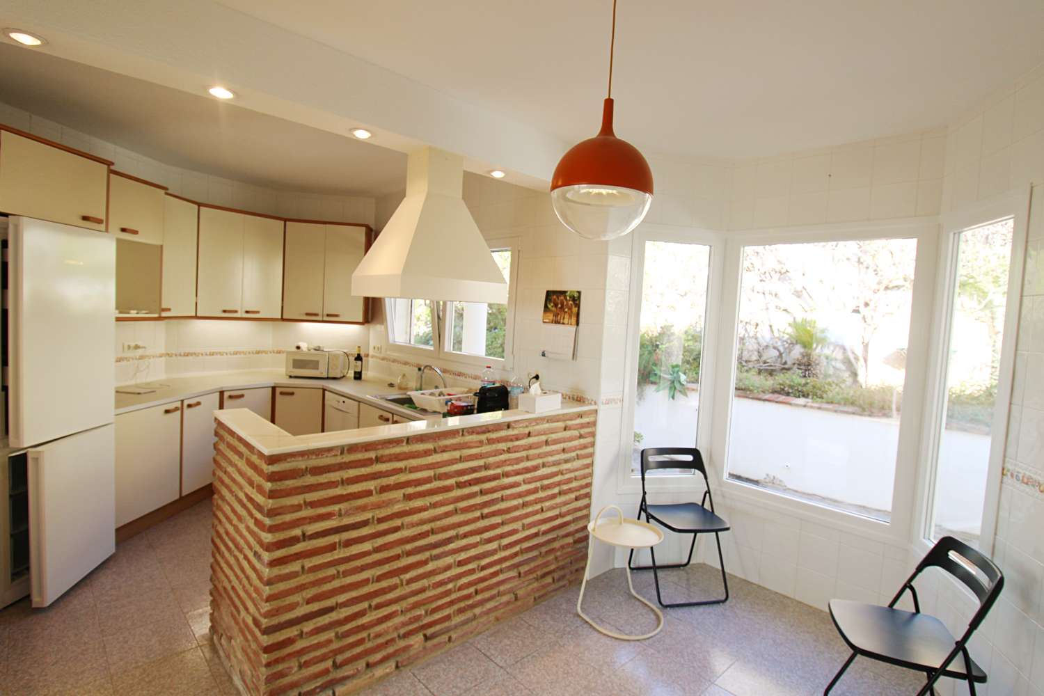 VILLA EN UNA SOLA PLANTA CON PISCINA PRIVADA Y VISTAS AL MAR EN MIJAS