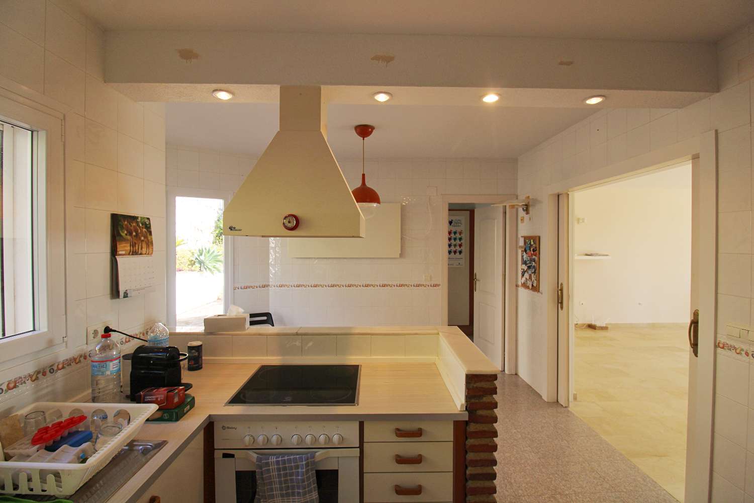 VILLA EN UNA SOLA PLANTA CON PISCINA PRIVADA Y VISTAS AL MAR EN MIJAS