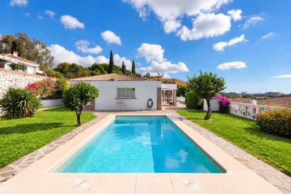 VILLA EN UNA SOLA PLANTA CON PISCINA PRIVADA Y...