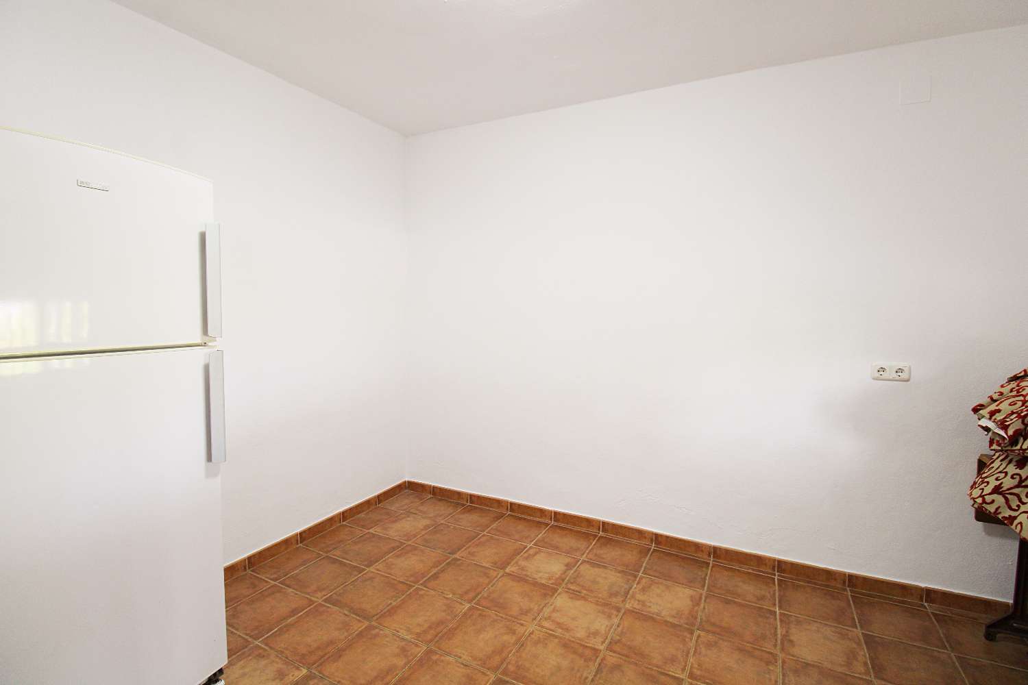 AMPLIA VILLA DE 5 DORMITORIOS CON GRAN PARCELA Y ZONA DE BARBACOA EN PINOS DE ALHAURÍN