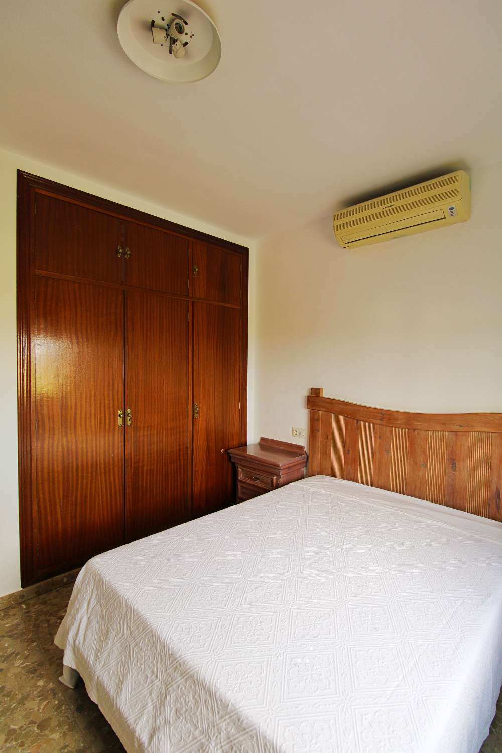AMPLIA VILLA DE 5 DORMITORIOS CON GRAN PARCELA Y ZONA DE BARBACOA EN PINOS DE ALHAURÍN