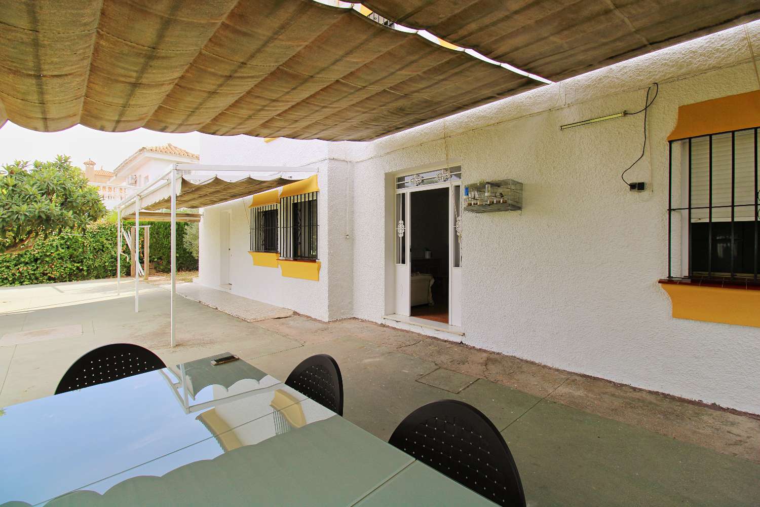 AMPLIA VILLA DE 5 DORMITORIOS CON GRAN PARCELA Y ZONA DE BARBACOA EN PINOS DE ALHAURÍN