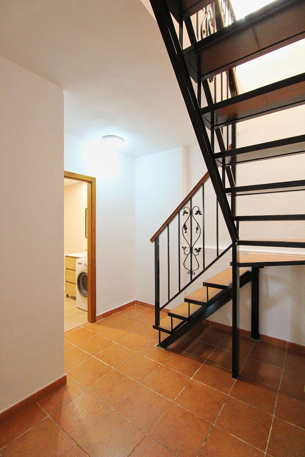 AMPLIA VILLA DE 5 DORMITORIOS CON GRAN PARCELA Y ZONA DE BARBACOA EN PINOS DE ALHAURÍN