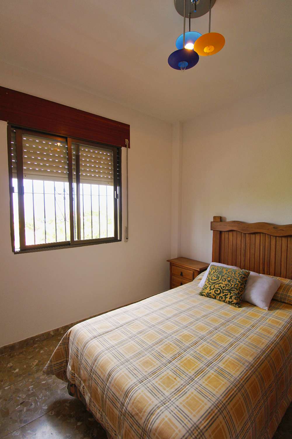 AMPLIA VILLA DE 5 DORMITORIOS CON GRAN PARCELA Y ZONA DE BARBACOA EN PINOS DE ALHAURÍN