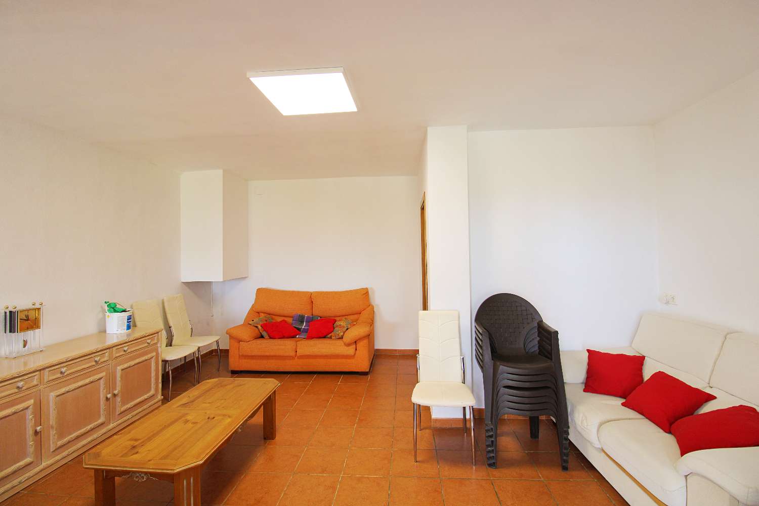 AMPLIA VILLA DE 5 DORMITORIOS CON GRAN PARCELA Y ZONA DE BARBACOA EN PINOS DE ALHAURÍN