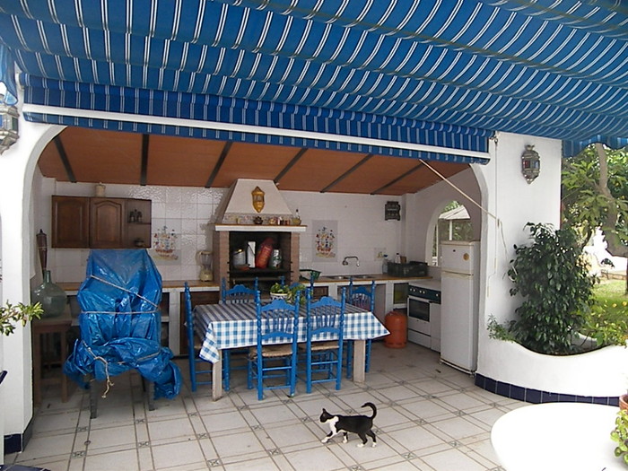 ENCANTADORA VILLA INDEPENDIENTE CON PISCINA Y AMPLIO JARDÍN EN EL LAGAR DE LAS PITAS