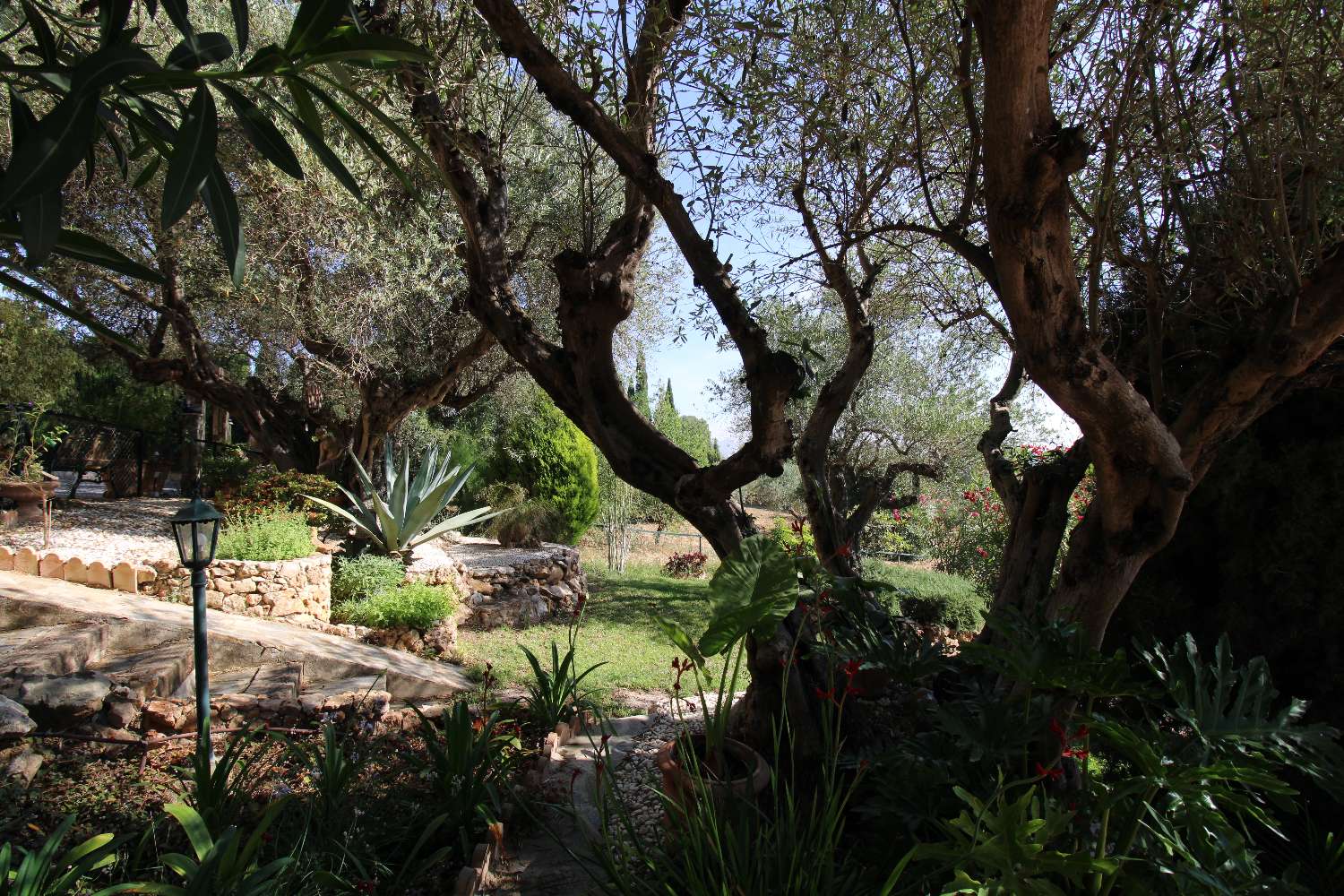 Domaine très bien entretenu dans un environnement naturel fabuleux