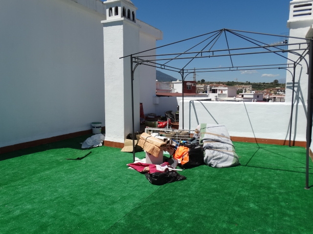 Bright apartment with a terrace-solarium in a central and well-connected area