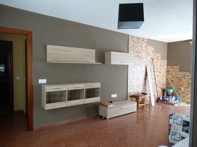 Bright apartment with a terrace-solarium in a central and well-connected area