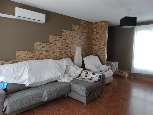 Bright apartment with a terrace-solarium in a central and well-connected area