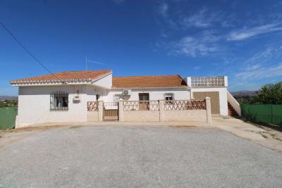 Villa in vendita a Alhaurín de la Torre