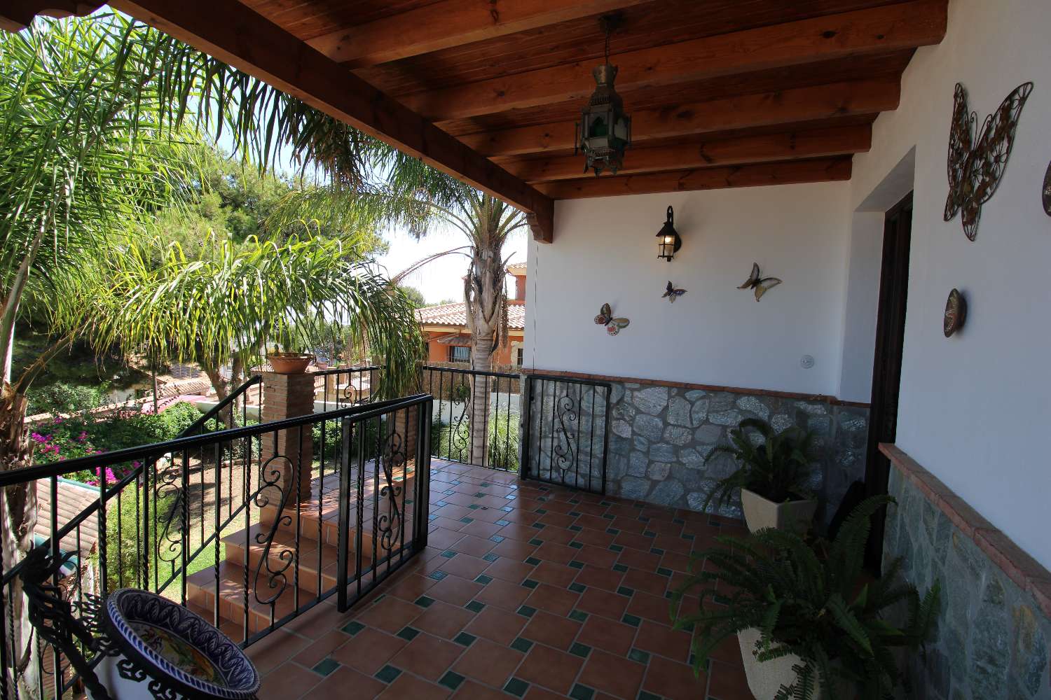 Independent villa located in the El Lagar urbanization
