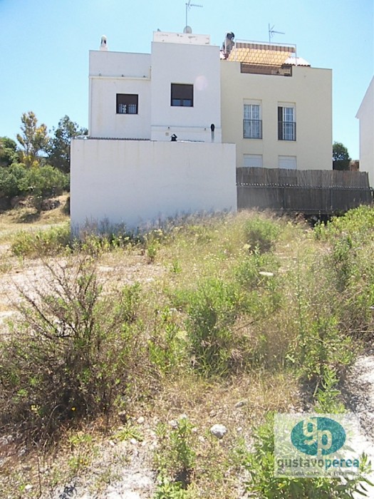 Solar en el centro del pueblo