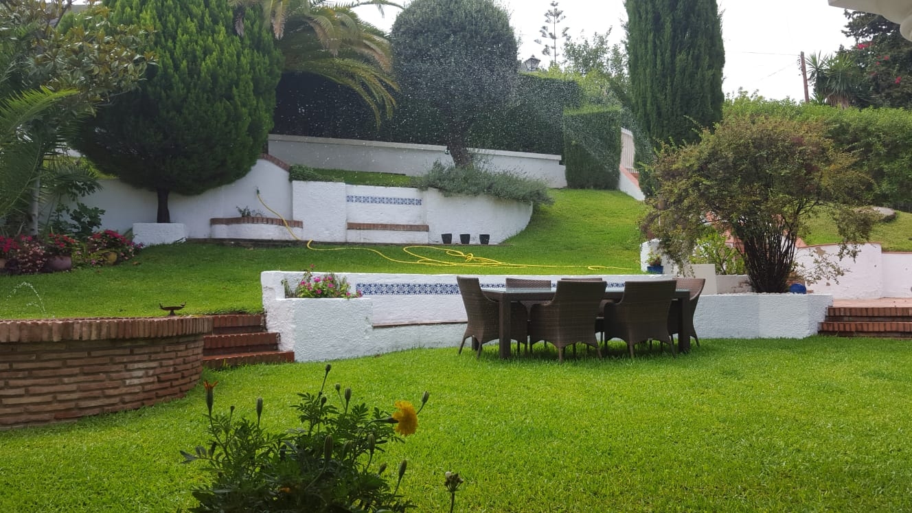 Charming villa in El Lagar Urbanization