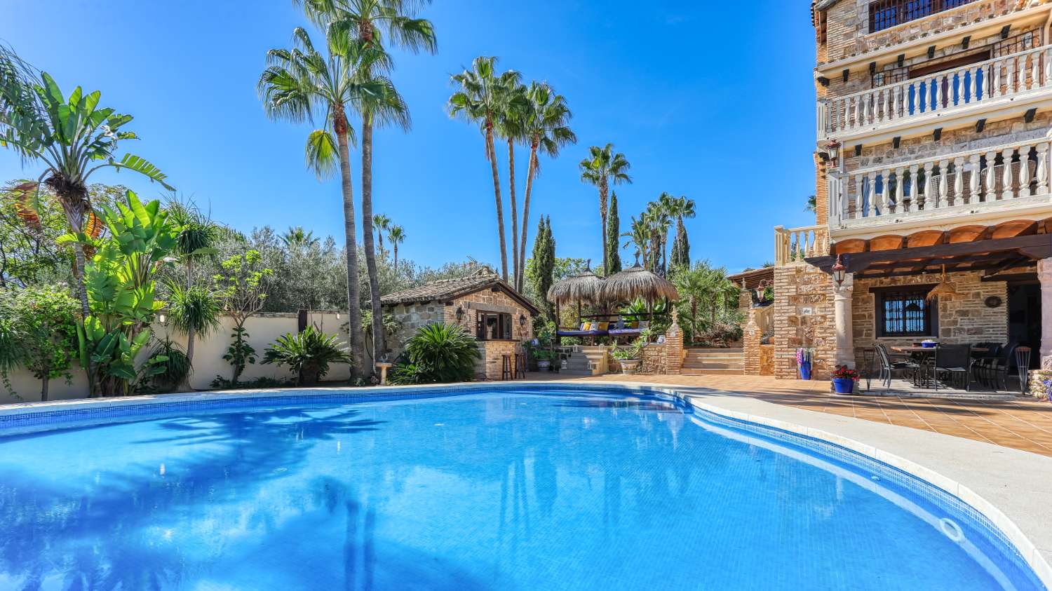 Country Property en venda in Alhaurín de la Torre