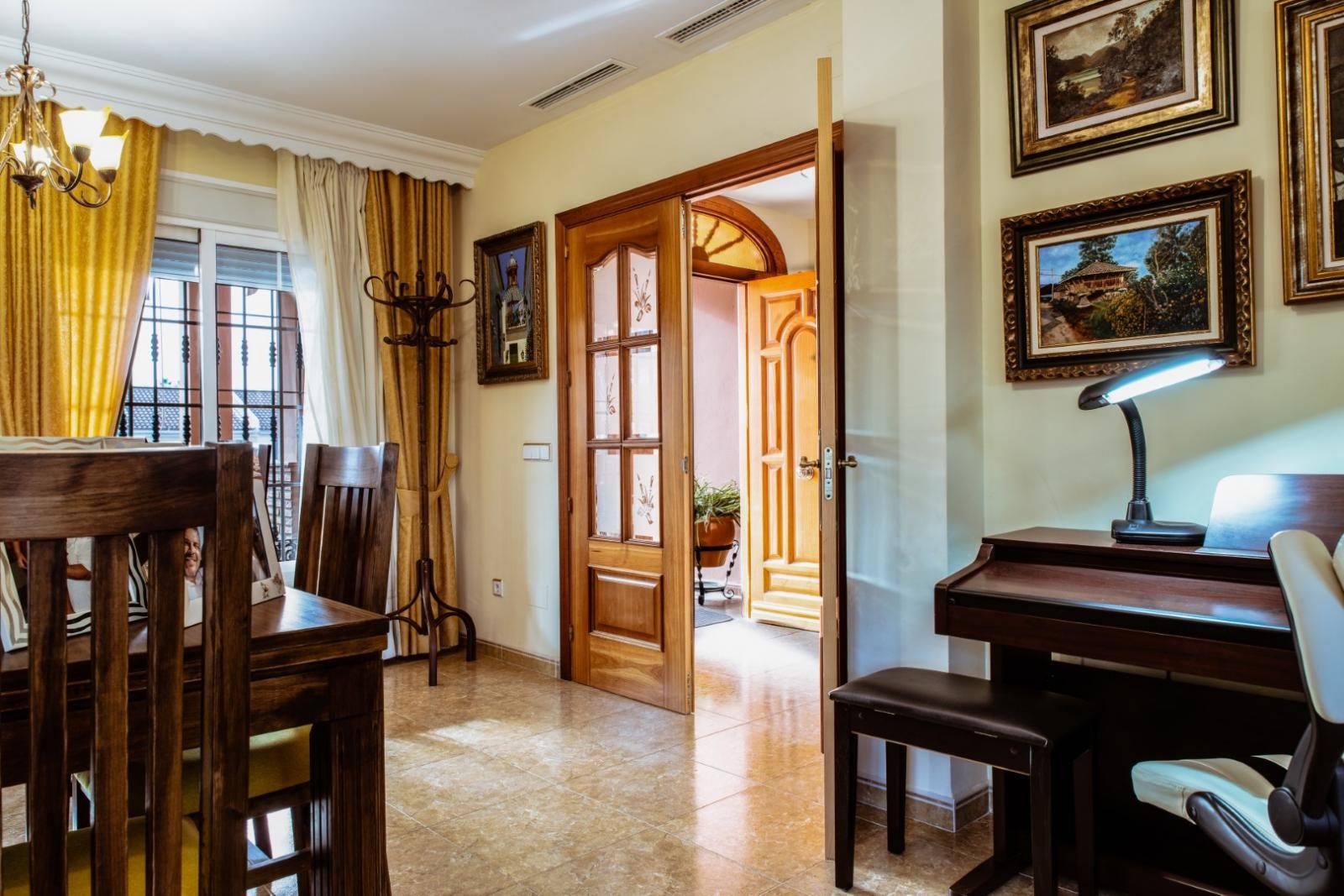 Villa independiente ubicada en Retamar.