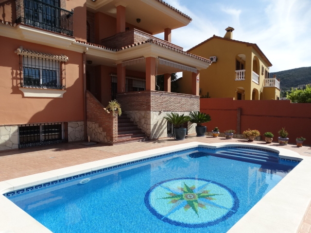 Villa independiente ubicada en Retamar.