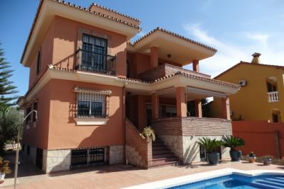 Villa independiente ubicada en Retamar.
